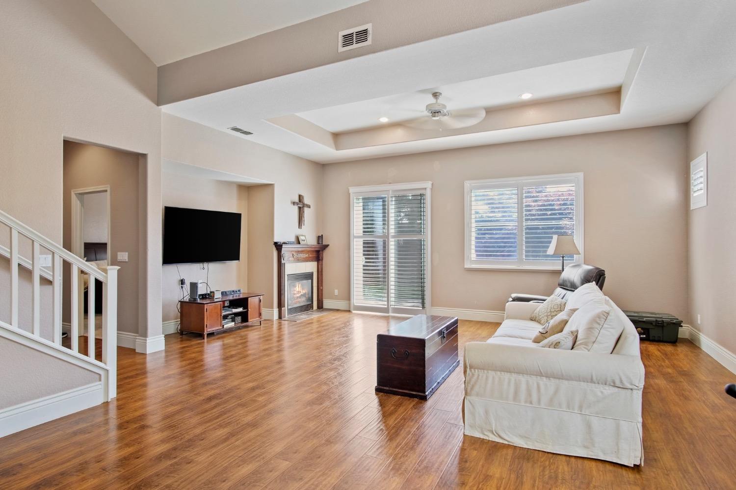 Detail Gallery Image 8 of 19 For 561 Branding Iron St, Oakdale,  CA 95361 - 3 Beds | 3 Baths