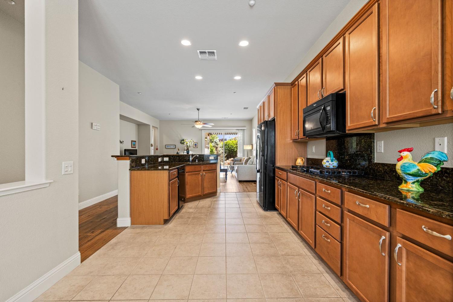Detail Gallery Image 8 of 54 For 2081 Abby Gate Dr, Roseville,  CA 95747 - 3 Beds | 2 Baths
