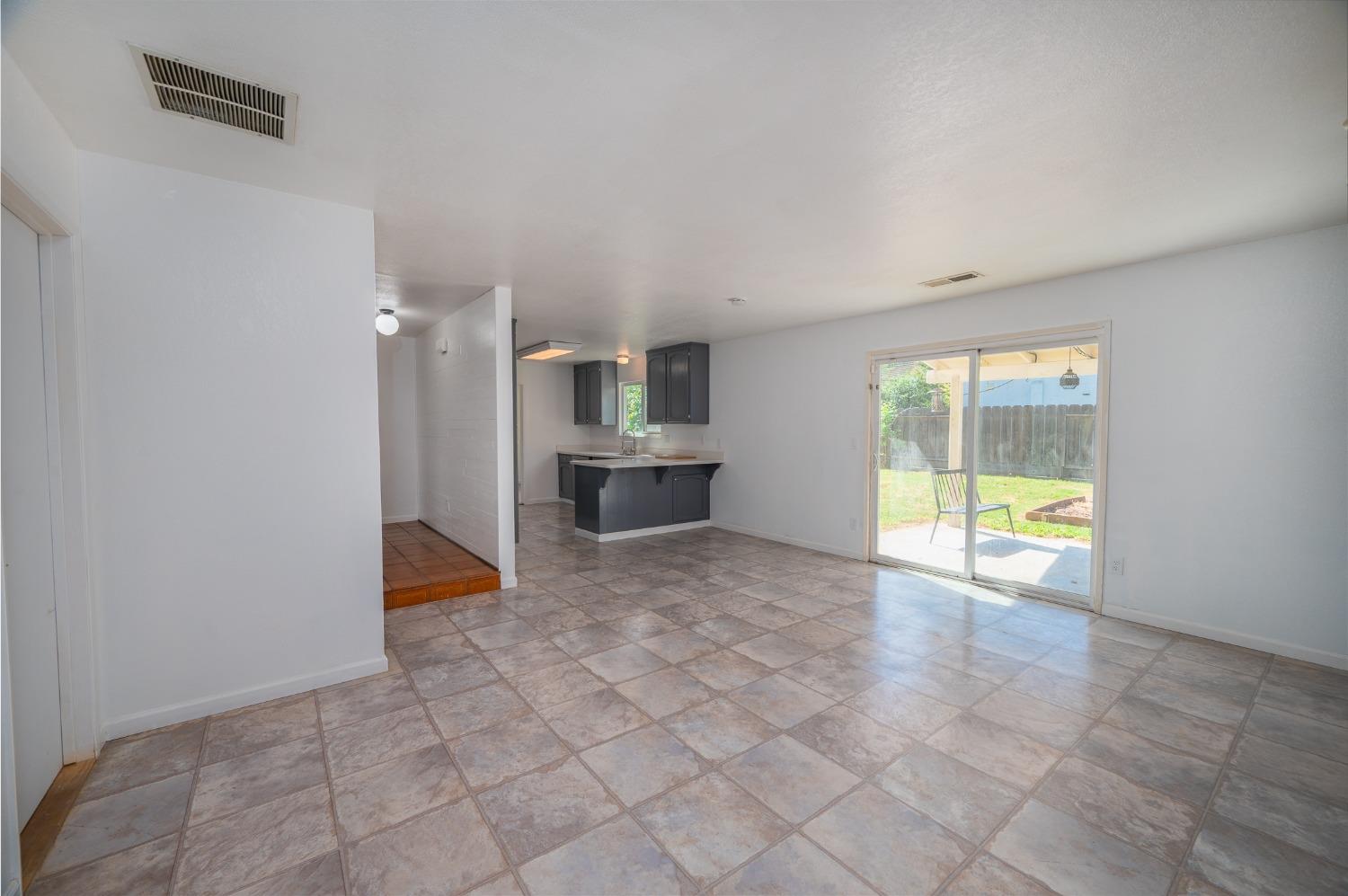Detail Gallery Image 18 of 50 For 2104 Golden Leaf Ct, Modesto,  CA 95355 - 4 Beds | 2/1 Baths
