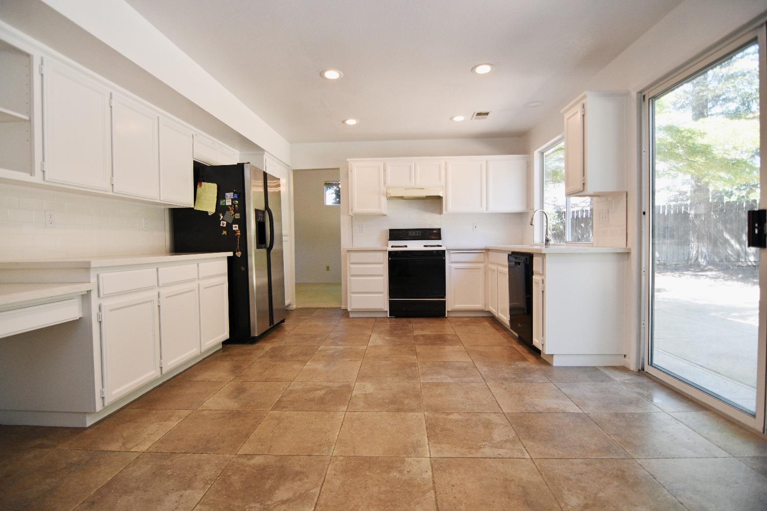 Detail Gallery Image 11 of 46 For 1070 Button Ct, Turlock,  CA 95382 - 5 Beds | 3 Baths