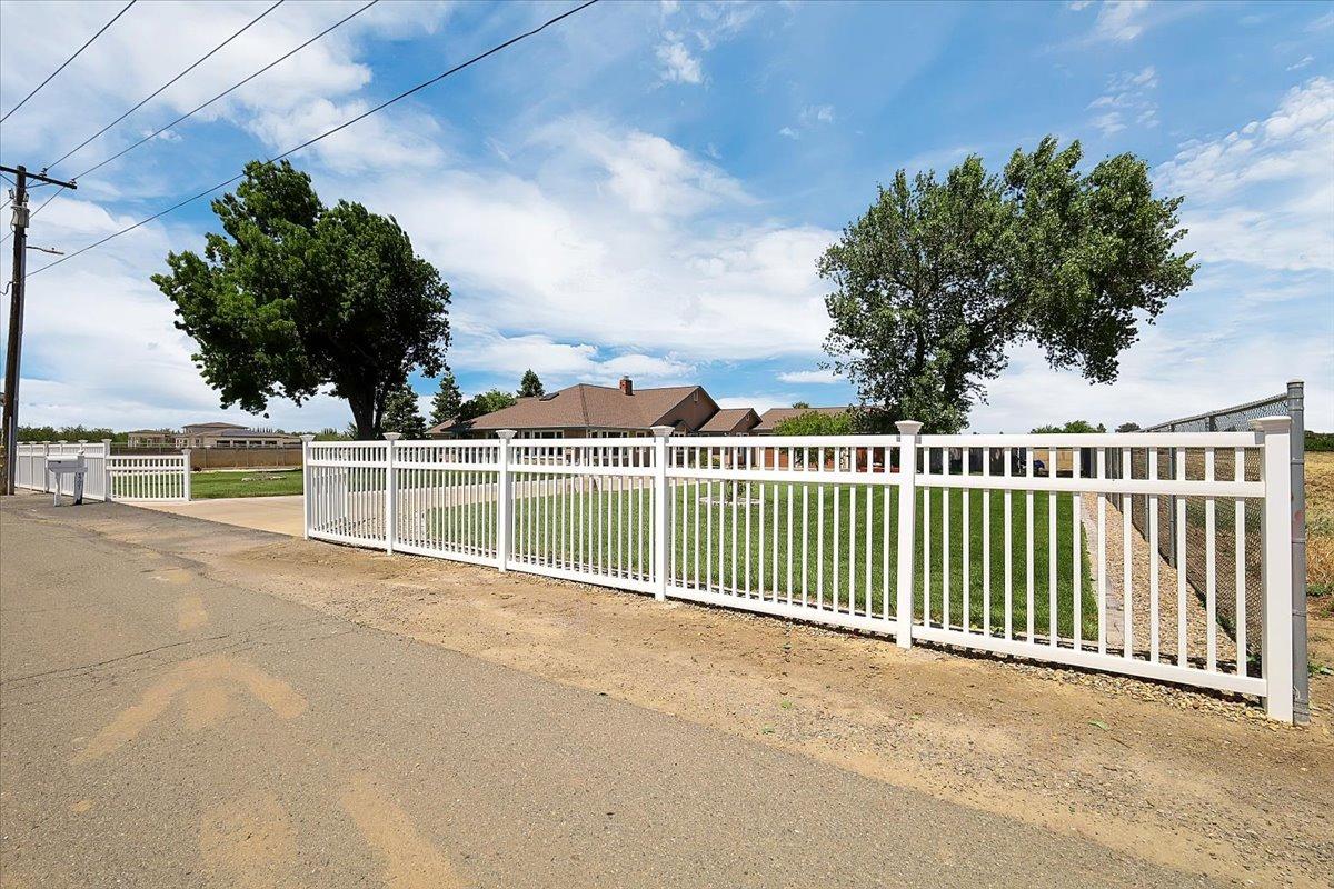 Detail Gallery Image 8 of 99 For 1721 Starr St, Yuba City,  CA 95993 - 5 Beds | 3 Baths