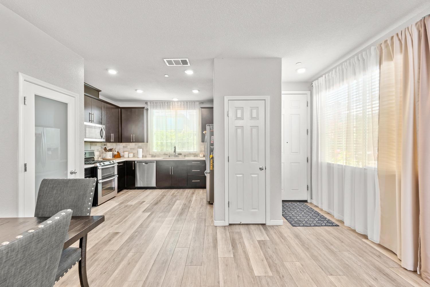 Detail Gallery Image 11 of 43 For 10853 Barden Dr, Rancho Cordova,  CA 95670 - 3 Beds | 2/1 Baths