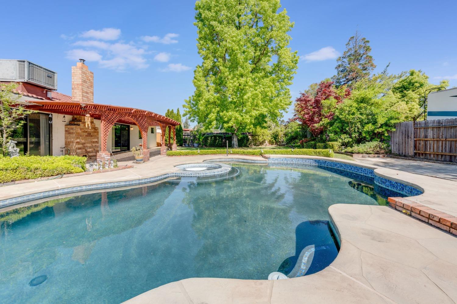 Detail Gallery Image 2 of 40 For 8700 Tipton Ct, Elk Grove,  CA 95624 - 3 Beds | 2/1 Baths