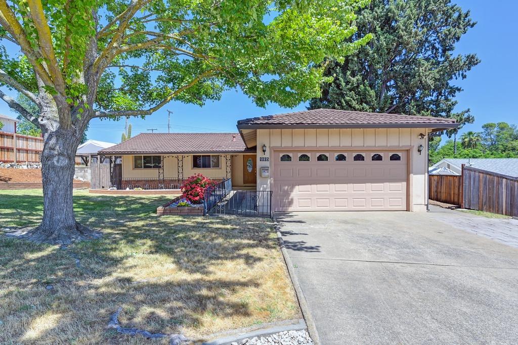 Detail Gallery Image 1 of 38 For 8005 Livorna Way, Fair Oaks,  CA 95628 - 4 Beds | 2 Baths