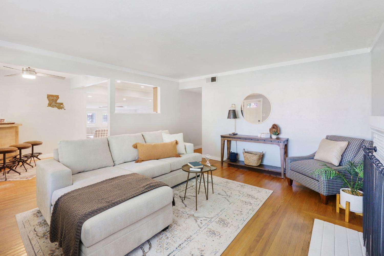 Detail Gallery Image 4 of 25 For 7158 Sunset Ave, Fair Oaks,  CA 95628 - 3 Beds | 1/1 Baths