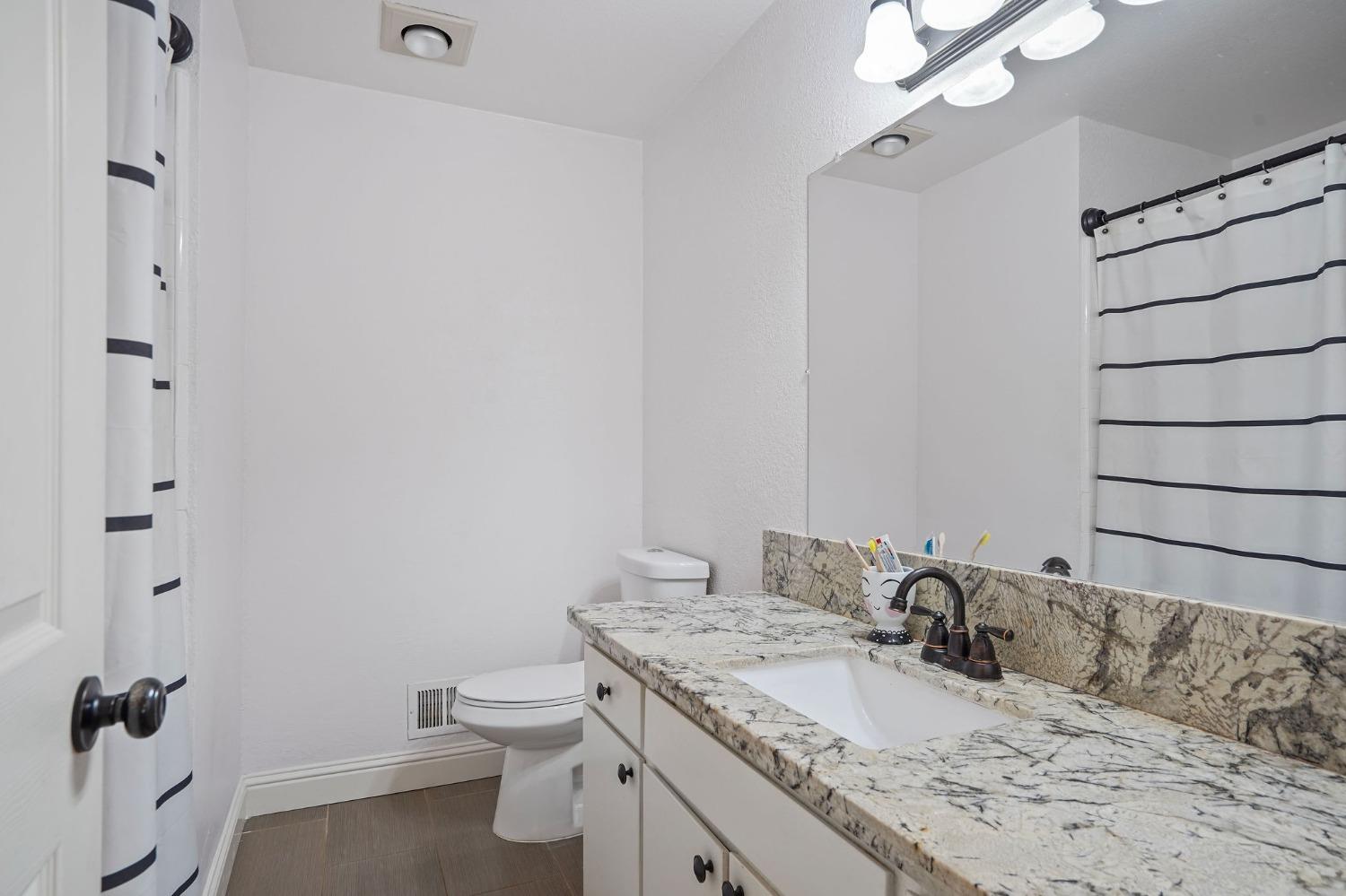 Detail Gallery Image 20 of 39 For 4950 Thor Way, Carmichael,  CA 95608 - 4 Beds | 3 Baths
