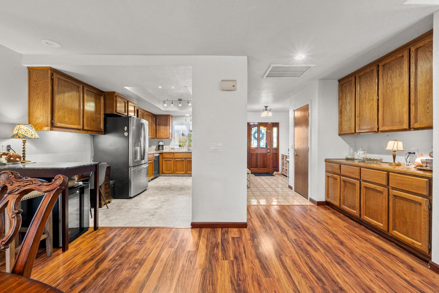 Detail Gallery Image 13 of 47 For 24 Sage River Cir, Sacramento,  CA 95831 - 3 Beds | 3 Baths