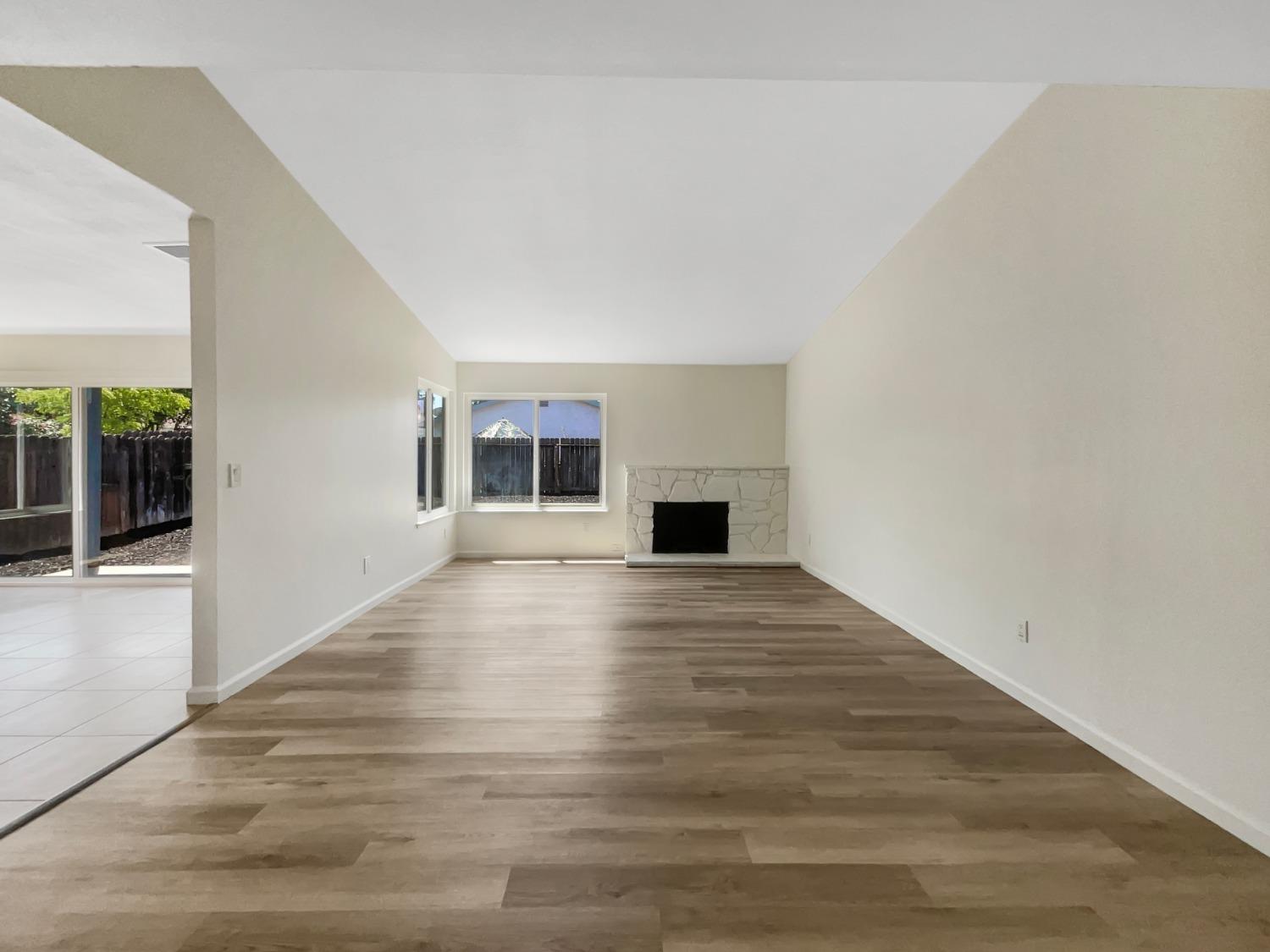 Detail Gallery Image 15 of 29 For 3023 Rosemont Dr, Sacramento,  CA 95826 - 3 Beds | 2 Baths