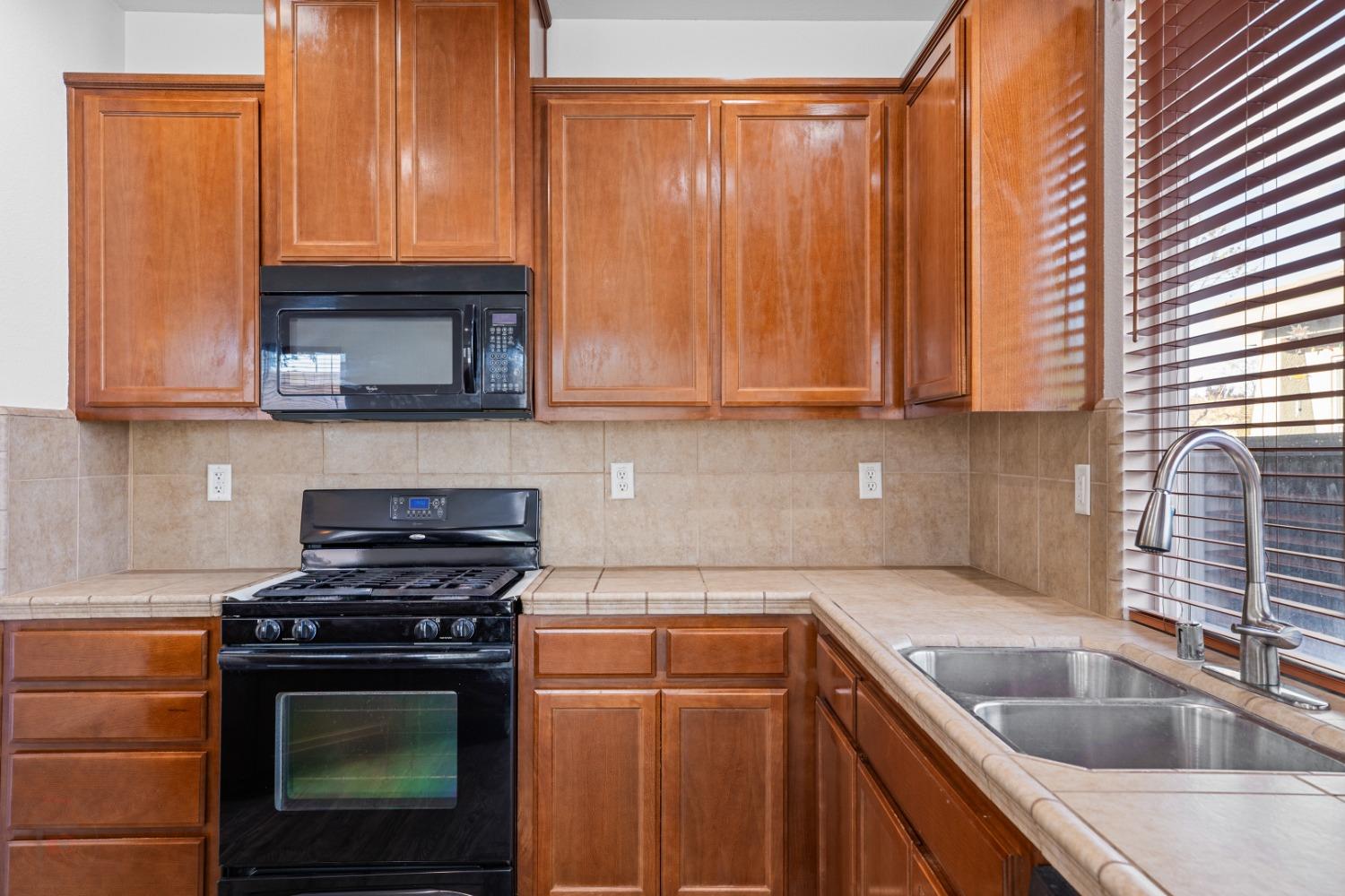 Detail Gallery Image 23 of 45 For 1355 Santona St, Manteca,  CA 95337 - 3 Beds | 2 Baths
