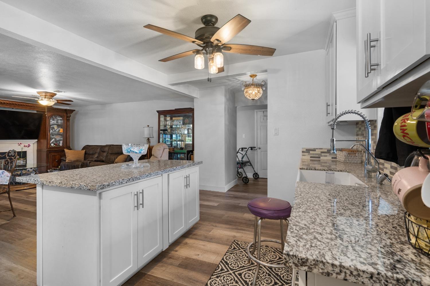 Detail Gallery Image 11 of 32 For 126 N Nottingham Dr, Stockton,  CA 95207 - 5 Beds | 3 Baths