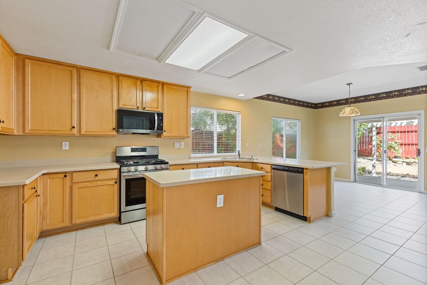 Detail Gallery Image 30 of 62 For 7920 Tetotom Park Way, Antelope,  CA 95843 - 5 Beds | 3 Baths