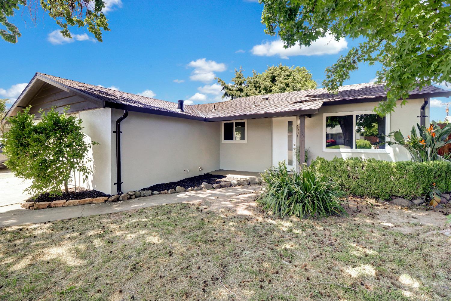 Detail Gallery Image 4 of 37 For 6004 Westbrook Dr, Citrus Heights,  CA 95621 - 3 Beds | 2 Baths