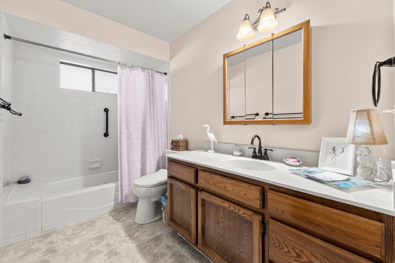 Detail Gallery Image 32 of 47 For 24 Sage River Cir, Sacramento,  CA 95831 - 3 Beds | 3 Baths