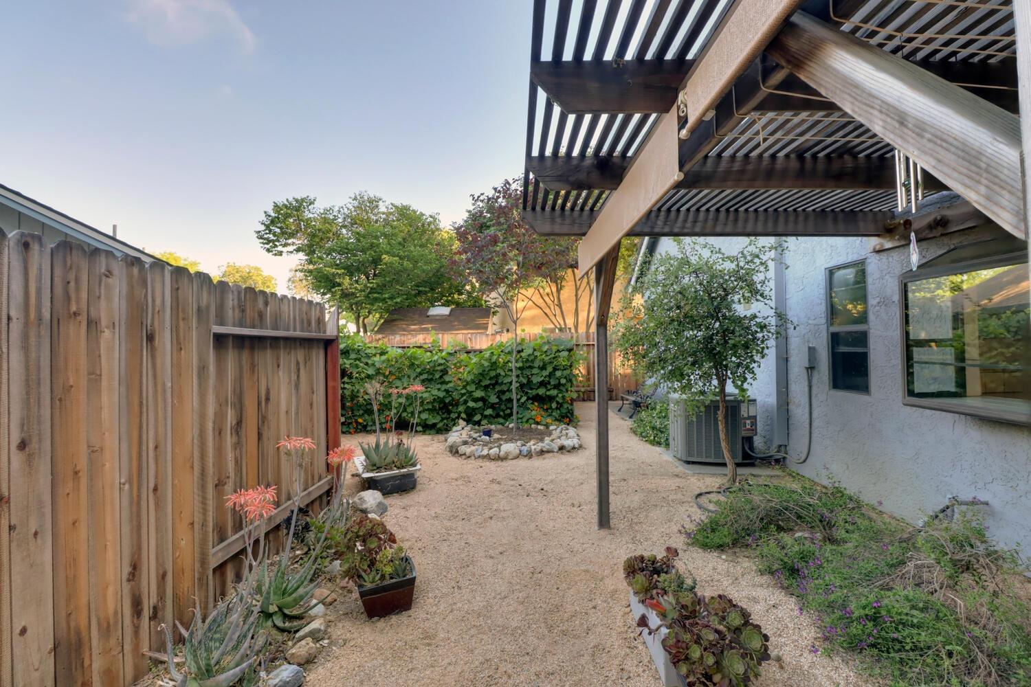 Detail Gallery Image 54 of 60 For 1110 Garfield Ter, Davis,  CA 95616 - 3 Beds | 2/1 Baths