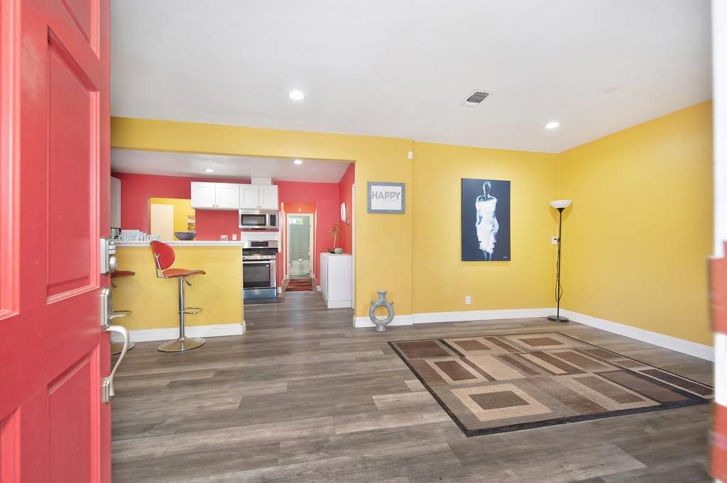 Detail Gallery Image 7 of 29 For 3740 26th Ave, Sacramento,  CA 95820 - 3 Beds | 2 Baths