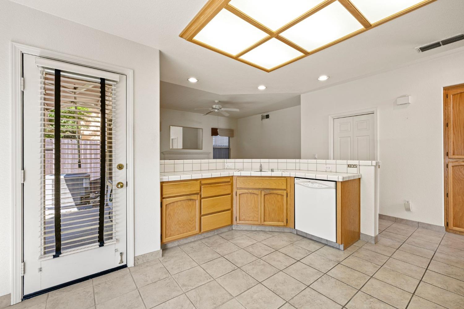 Detail Gallery Image 19 of 56 For 2936 Trigo Way, Sacramento,  CA 95833 - 3 Beds | 2/1 Baths