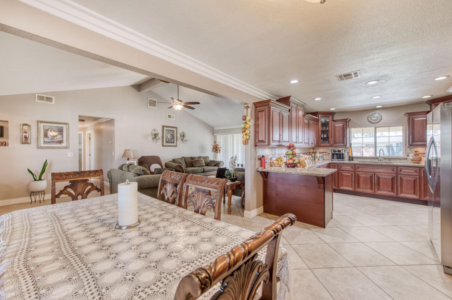 Detail Gallery Image 15 of 38 For 25540 Lynn Pl #B,  –,  CA 93638 - 3 Beds | 2 Baths