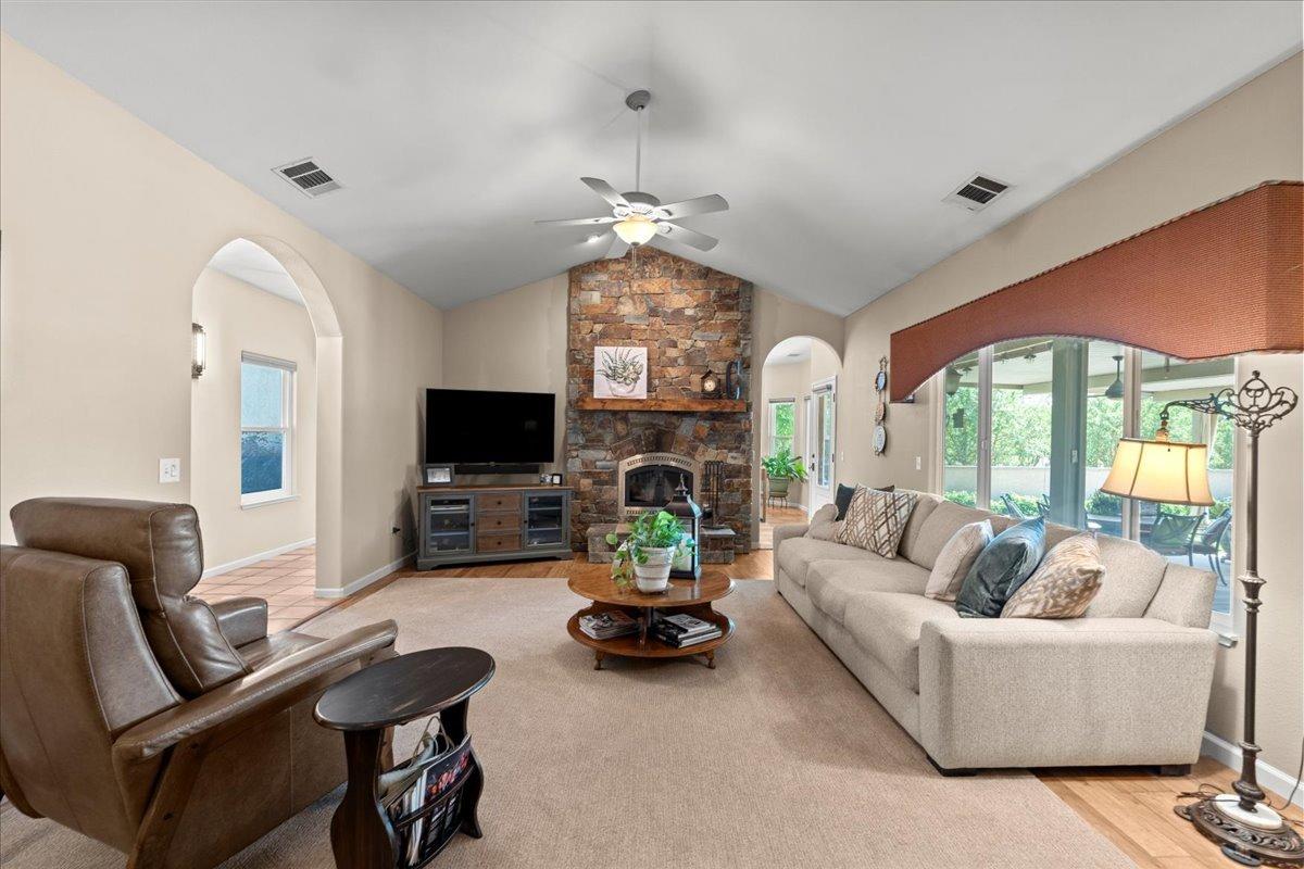 Detail Gallery Image 6 of 39 For 4001 S Sperry Rd, Denair,  CA 95316 - 3 Beds | 3 Baths