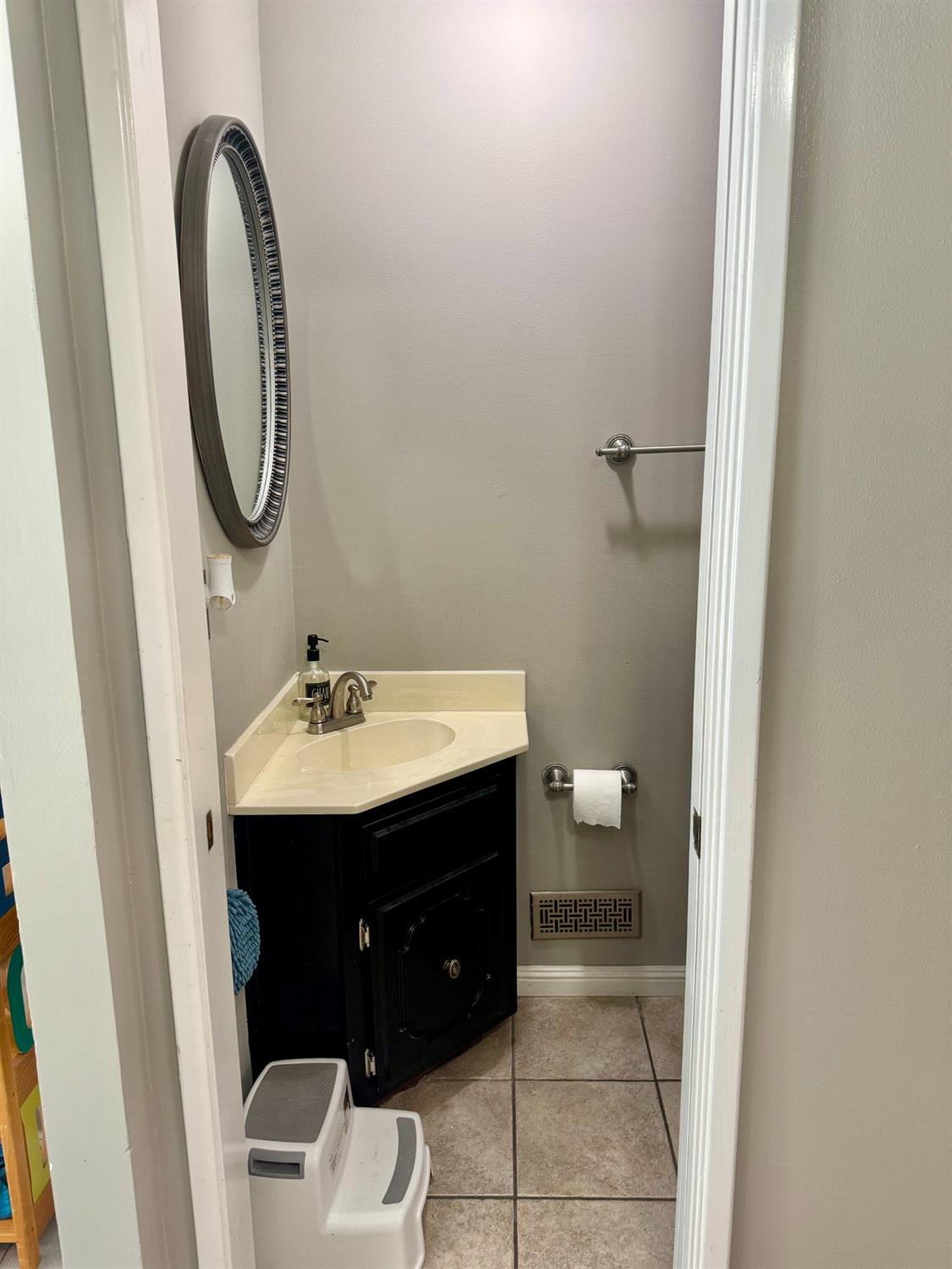 Detail Gallery Image 14 of 40 For 2304 Candlestick Dr, Antioch,  CA 94509 - 3 Beds | 2/1 Baths