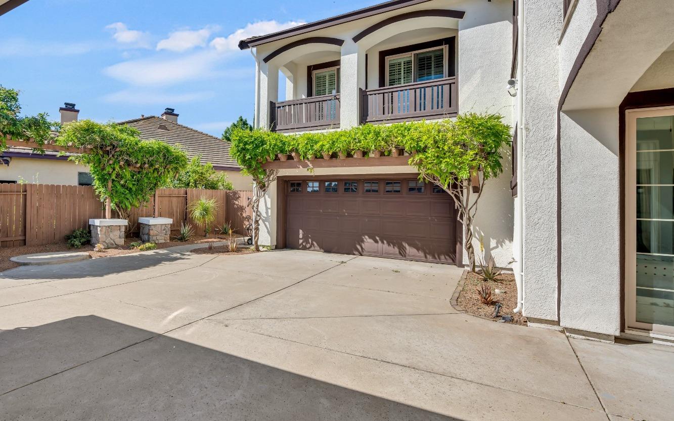 Detail Gallery Image 15 of 94 For 6600 Caprezzo Way, Elk Grove,  CA 95757 - 5 Beds | 4/1 Baths