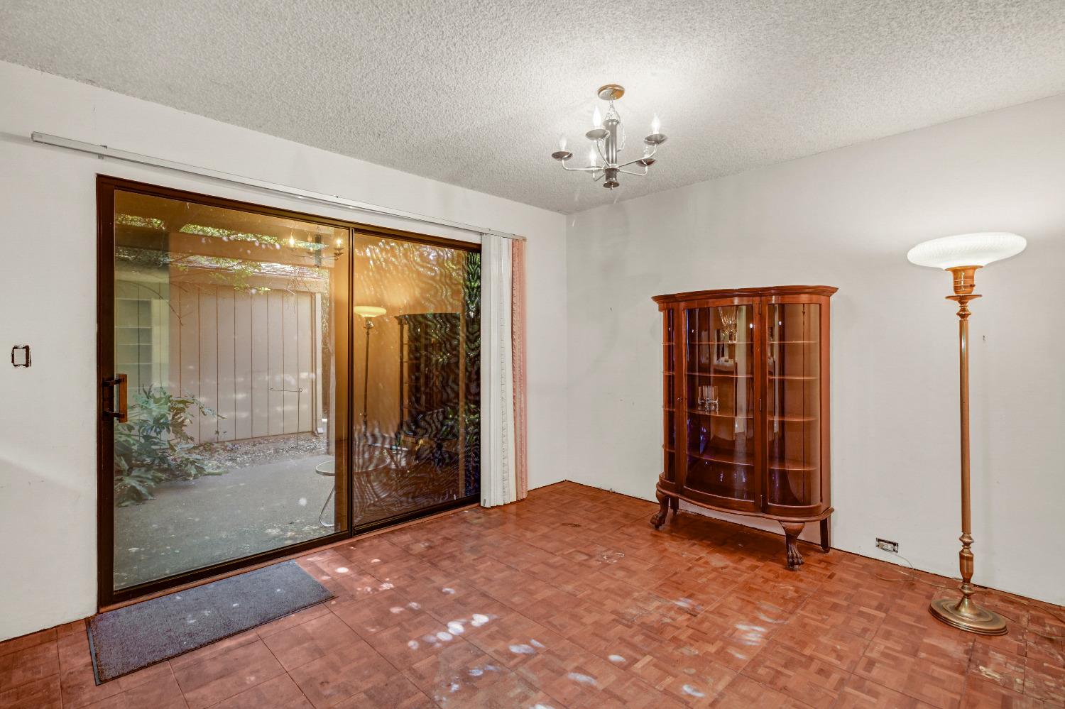 Detail Gallery Image 9 of 48 For 26 Adelphi Ct, Sacramento,  CA 95825 - 3 Beds | 2/1 Baths