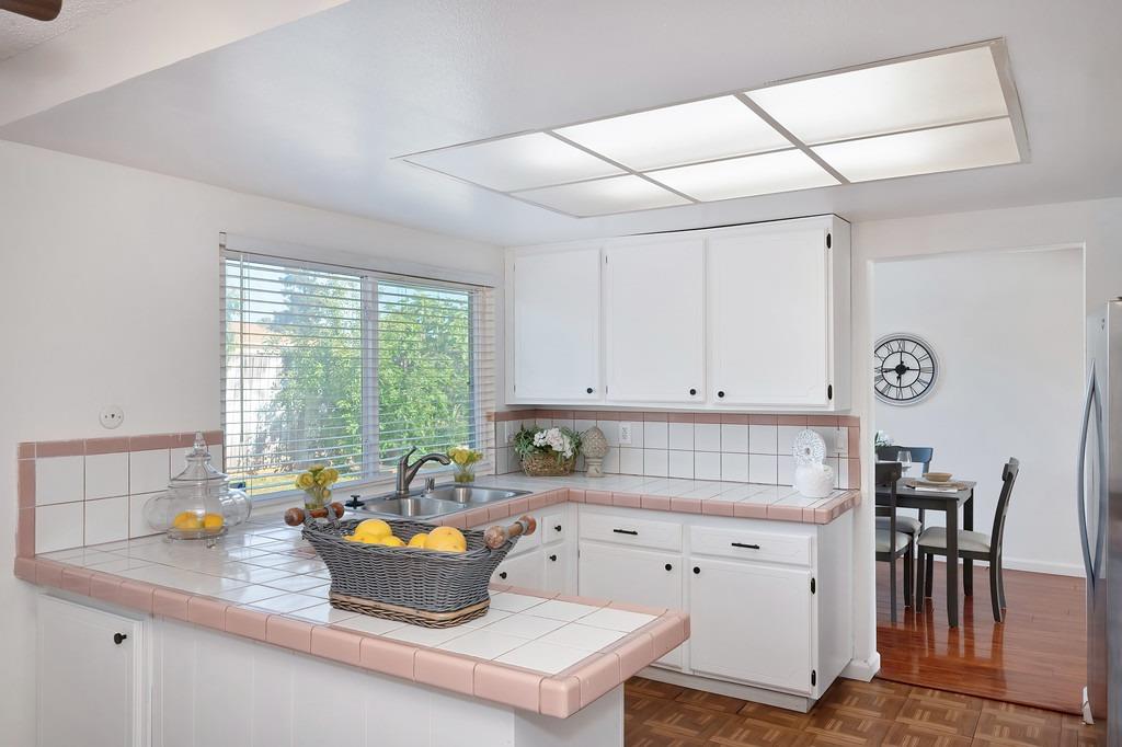 Detail Gallery Image 22 of 59 For 7415 Patero Cir, Sacramento,  CA 95823 - 5 Beds | 3 Baths