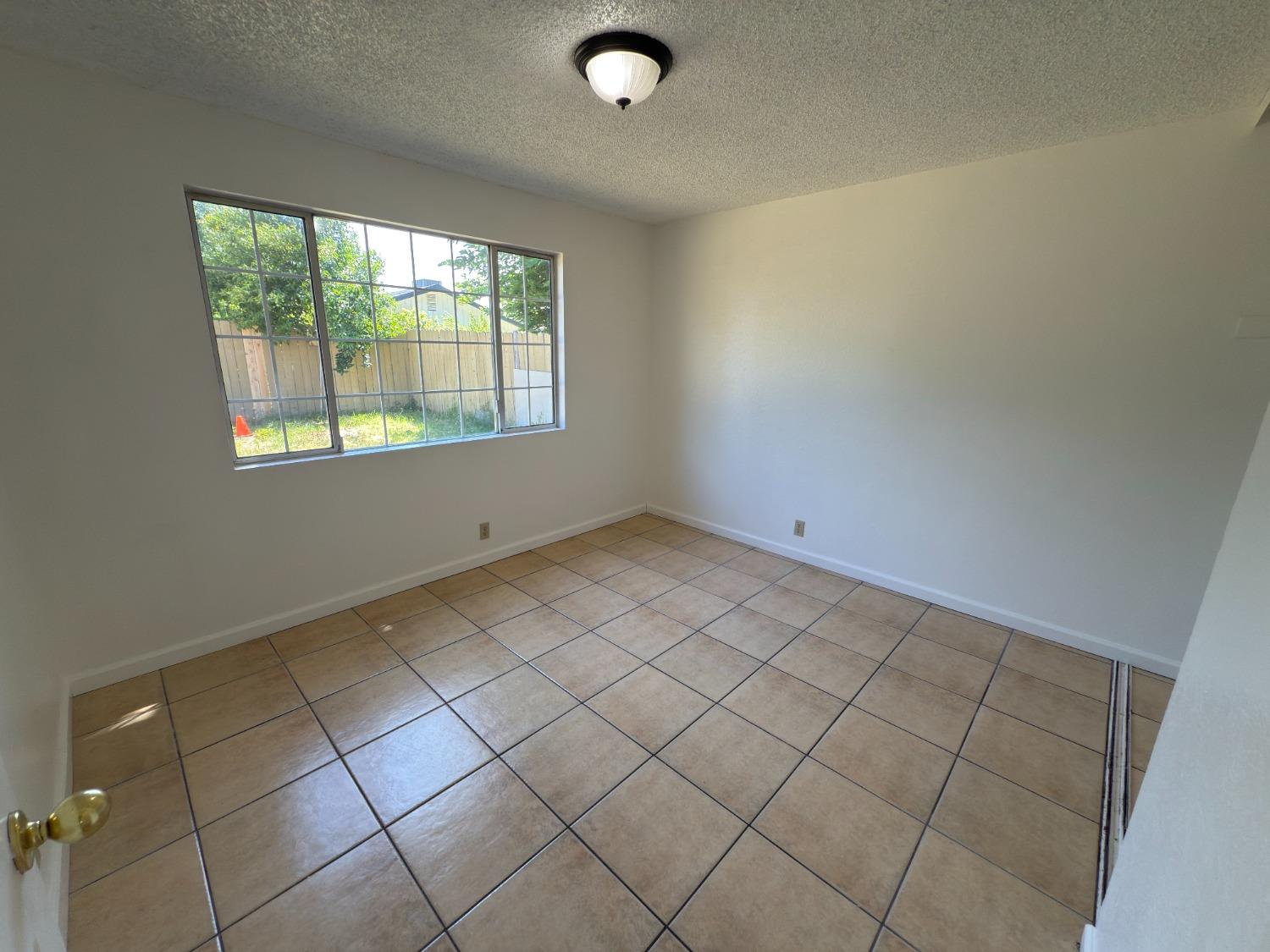 Detail Gallery Image 12 of 15 For 316 Yampa Cir, Sacramento,  CA 95838 - 3 Beds | 1 Baths