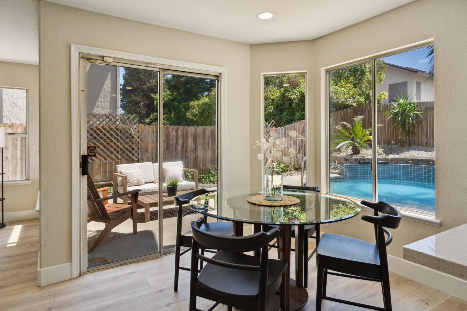 Detail Gallery Image 12 of 33 For 9200 Redwater Dr, Antelope,  CA 95843 - 4 Beds | 3 Baths