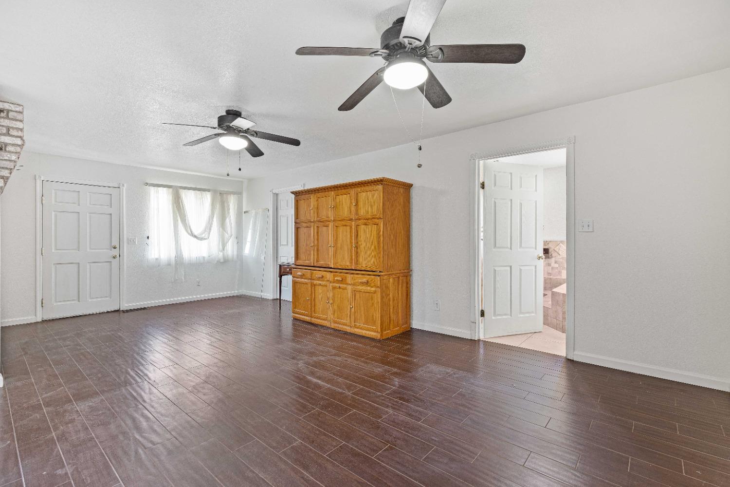 Detail Gallery Image 12 of 68 For 21299 E Highway 4, Stockton,  CA 95215 - 5 Beds | 4/1 Baths