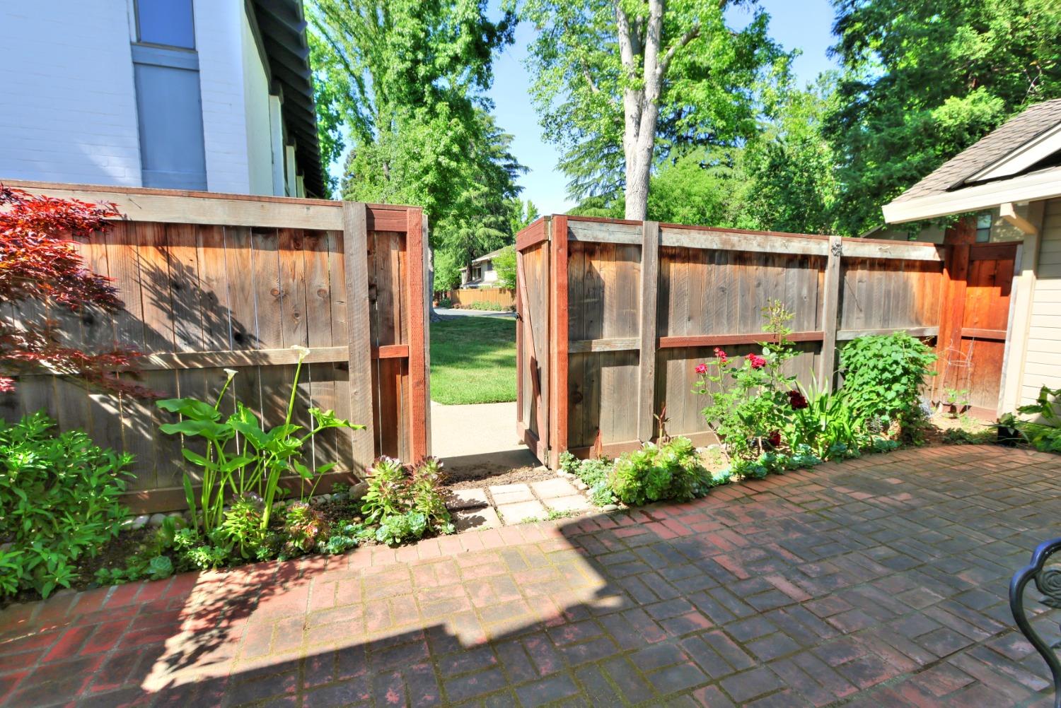 Detail Gallery Image 49 of 69 For 1982 University Park Dr, Sacramento,  CA 95825 - 3 Beds | 2/1 Baths