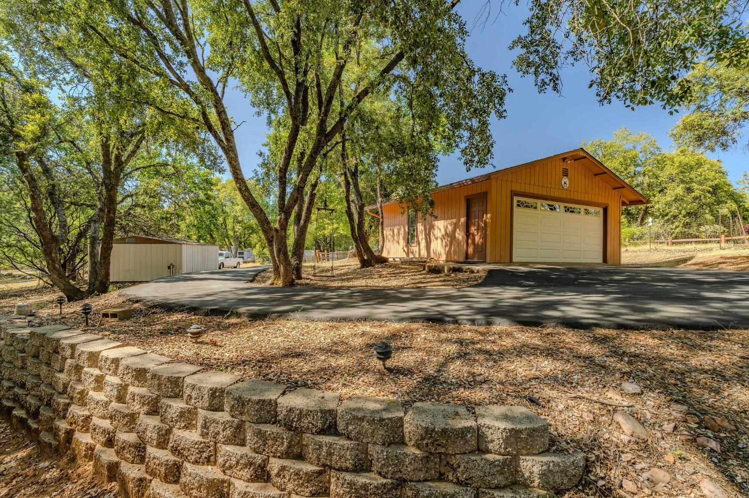 Detail Gallery Image 15 of 73 For 13771 West Ct, Pine Grove,  CA 95665 - 3 Beds | 2 Baths