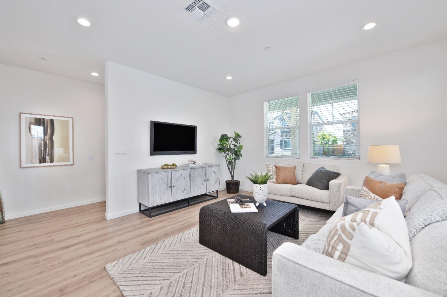 Detail Gallery Image 5 of 37 For 1336 Stark Bridge Rd, Lincoln,  CA 95648 - 4 Beds | 2/1 Baths