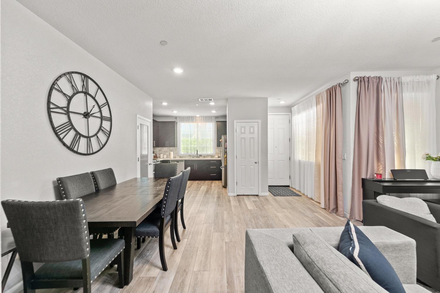 Detail Gallery Image 15 of 43 For 10853 Barden Dr, Rancho Cordova,  CA 95670 - 3 Beds | 2/1 Baths