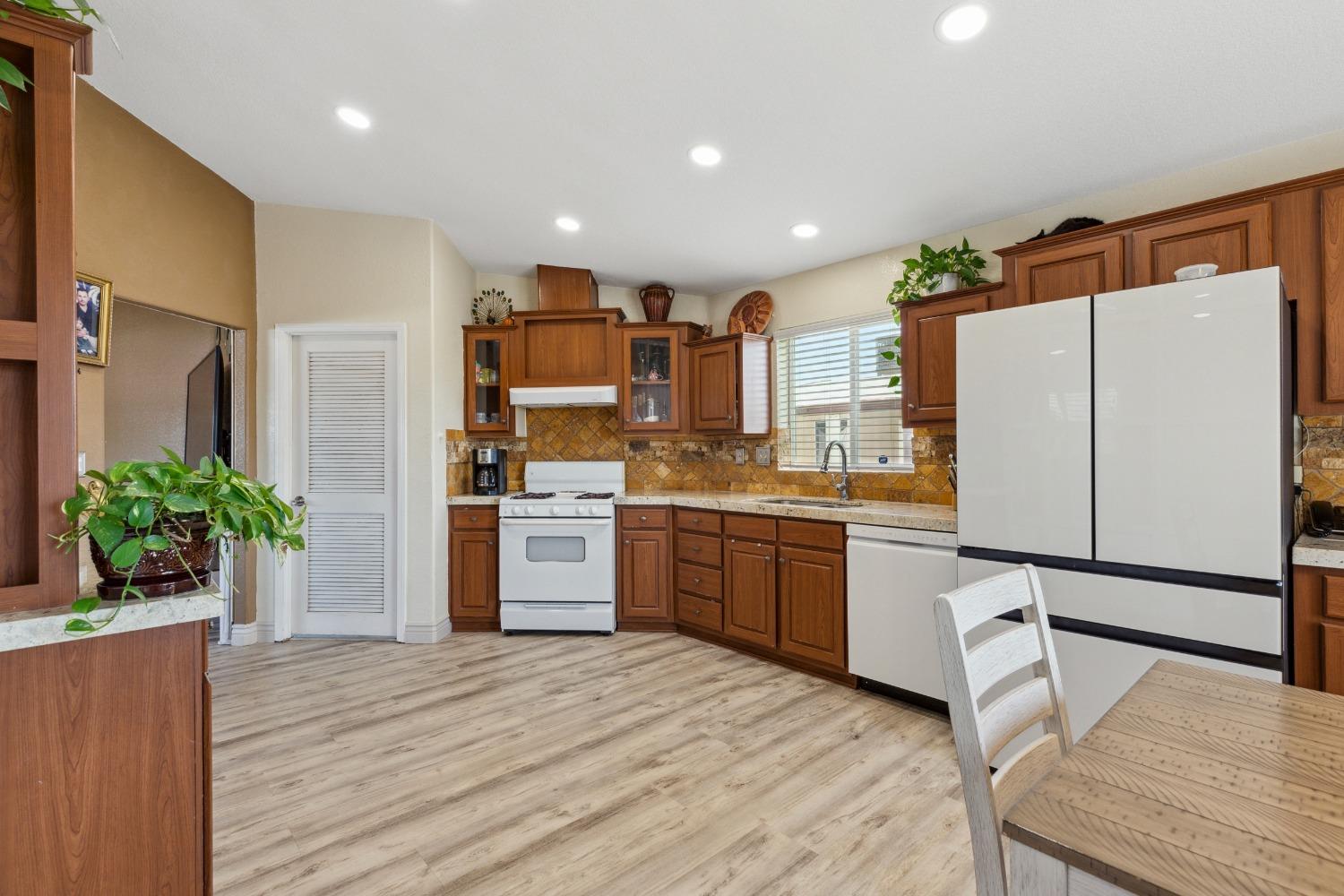 Detail Gallery Image 11 of 23 For 7341 Eleanor Ave, Oakdale,  CA 95361 - 3 Beds | 2 Baths