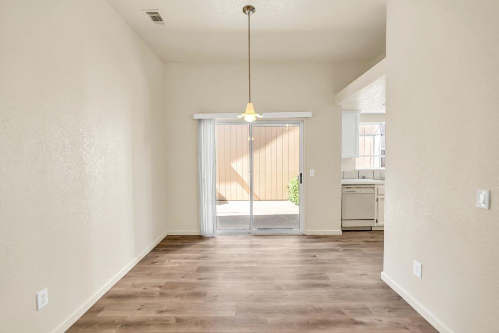 Detail Gallery Image 8 of 37 For 9255 Guillermina Ct, Elk Grove,  CA 95758 - 3 Beds | 2 Baths