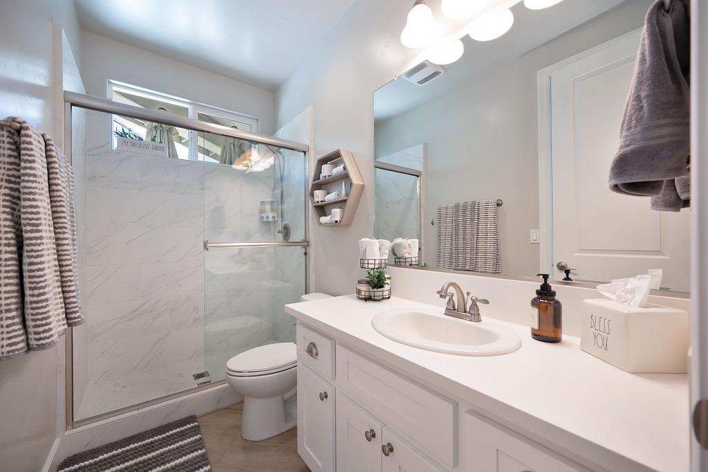 Detail Gallery Image 31 of 63 For 7527 Country Oaks Ln, Orangevale,  CA 95662 - 5 Beds | 4/1 Baths