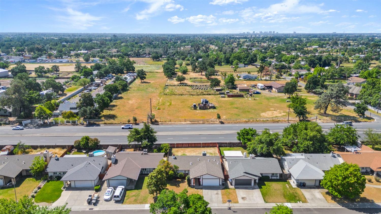 Detail Gallery Image 4 of 45 For 216 Jubilee Way, Rio Linda,  CA 95673 - 3 Beds | 2 Baths