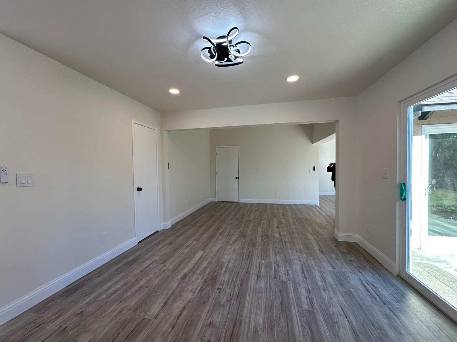 Detail Gallery Image 20 of 29 For 4700 Ravenstone Way, Sacramento,  CA 95842 - 4 Beds | 2/1 Baths
