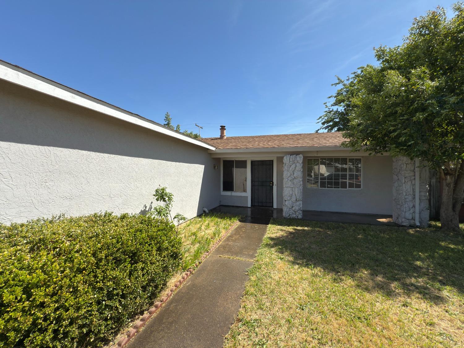 Detail Gallery Image 3 of 15 For 316 Yampa Cir, Sacramento,  CA 95838 - 3 Beds | 1 Baths