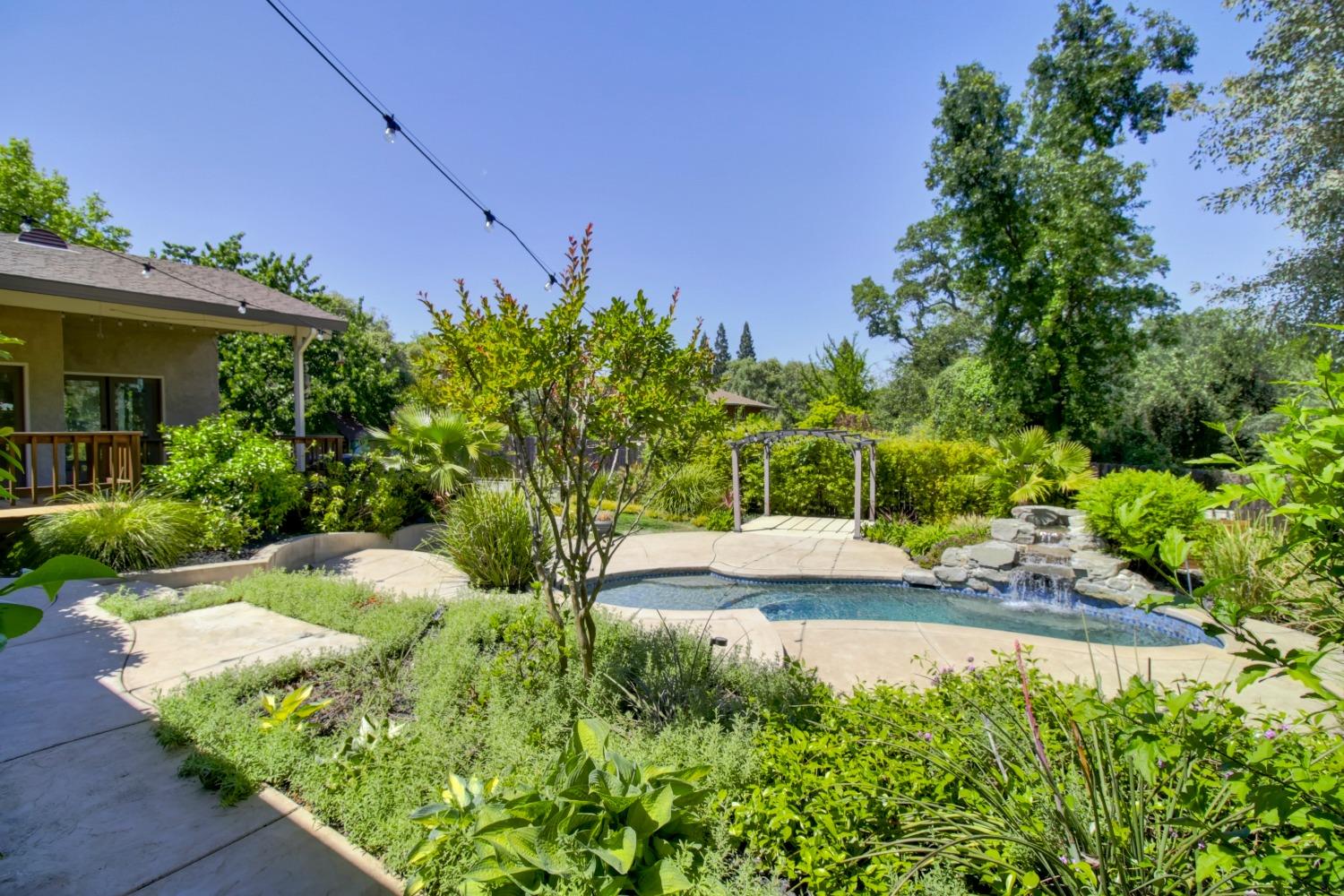 Detail Gallery Image 1 of 78 For 8401 Kroeger Ct, Fair Oaks,  CA 95628 - 4 Beds | 3 Baths