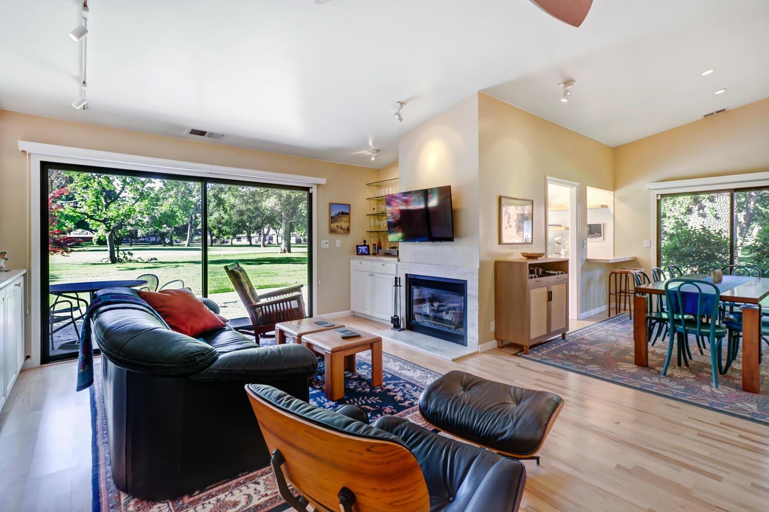 Garden Court, El Macero, California image 10