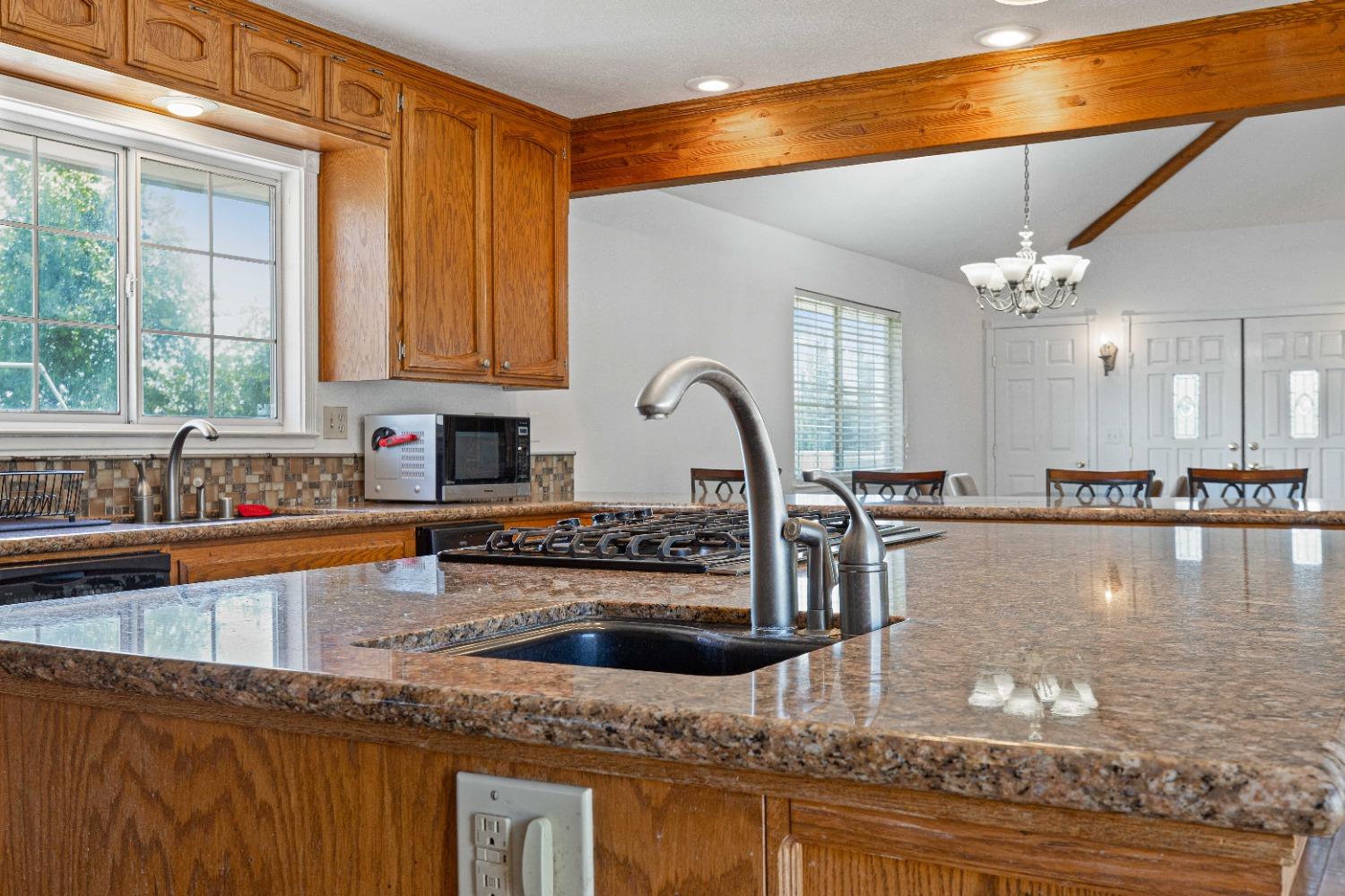 Detail Gallery Image 21 of 68 For 21299 E Highway 4, Stockton,  CA 95215 - 5 Beds | 4/1 Baths