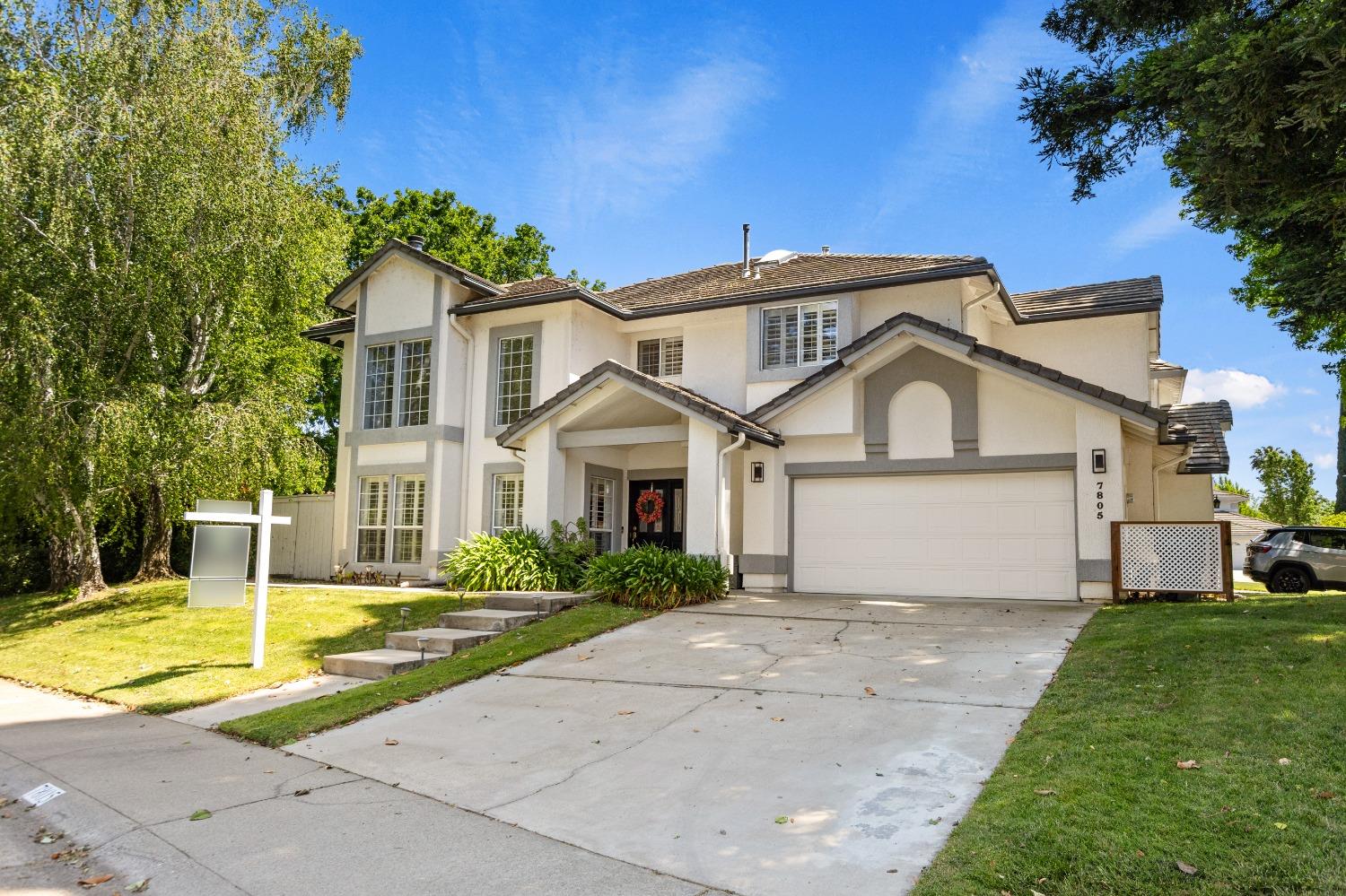 Detail Gallery Image 2 of 56 For 7805 River Village Dr, Sacramento,  CA 95831 - 3 Beds | 2/1 Baths