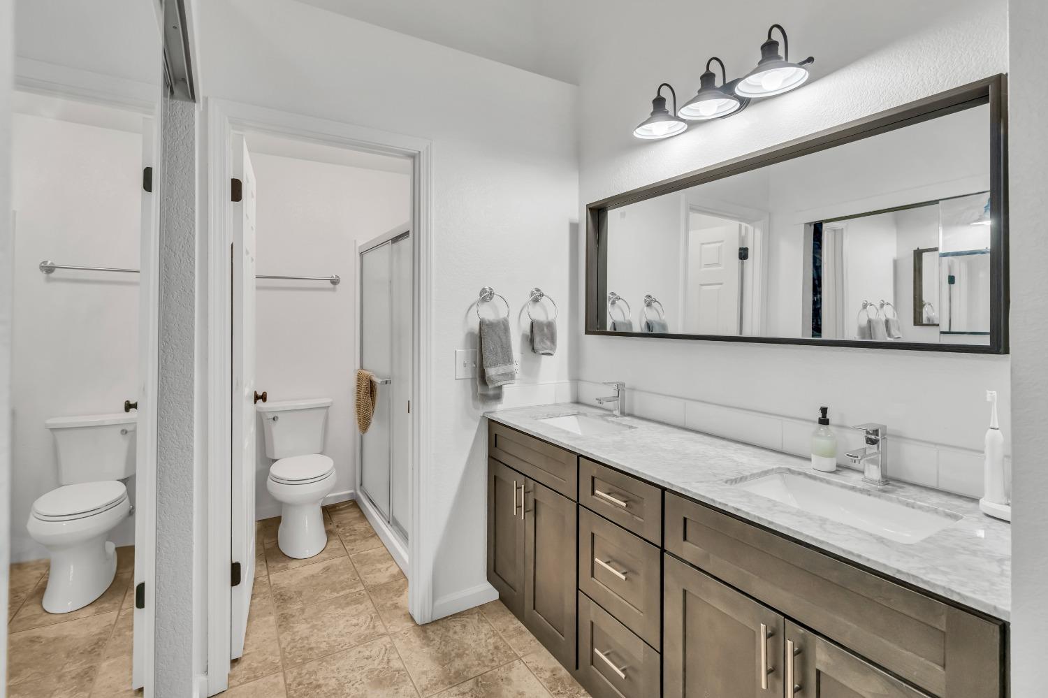 Di Lusso Drive, Elk Grove, California image 19