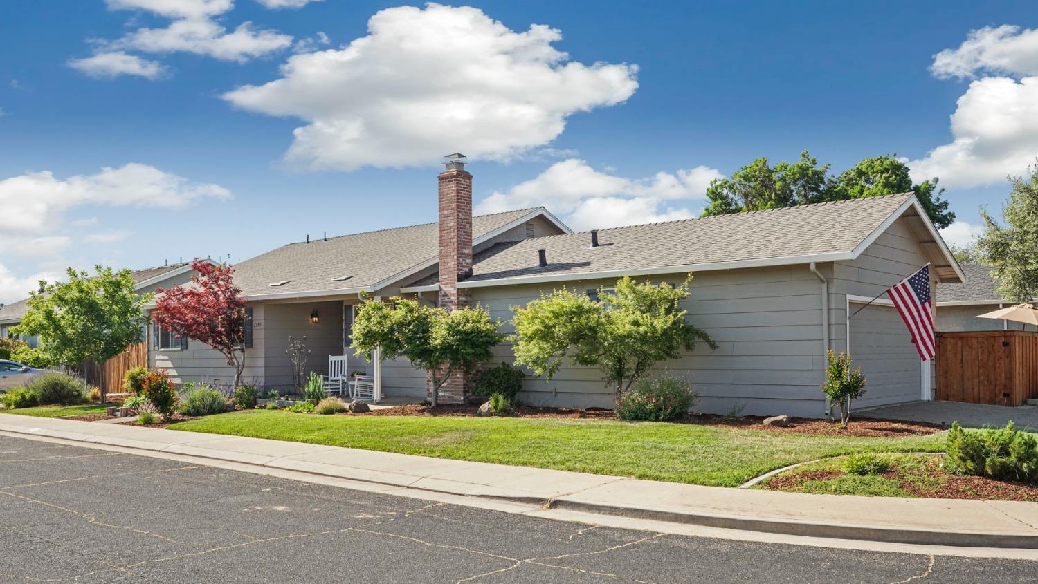 Detail Gallery Image 4 of 37 For 2235 Starr Dr, Lodi,  CA 95242 - 3 Beds | 2 Baths