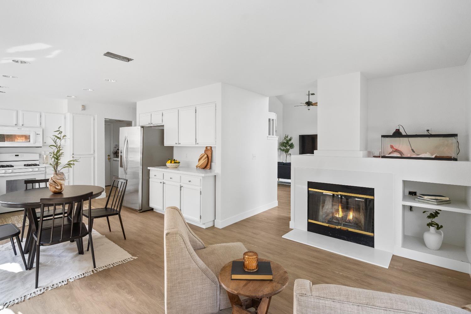 Detail Gallery Image 14 of 50 For 9557 W Village Tree Dr, Elk Grove,  CA 95758 - 3 Beds | 2/1 Baths