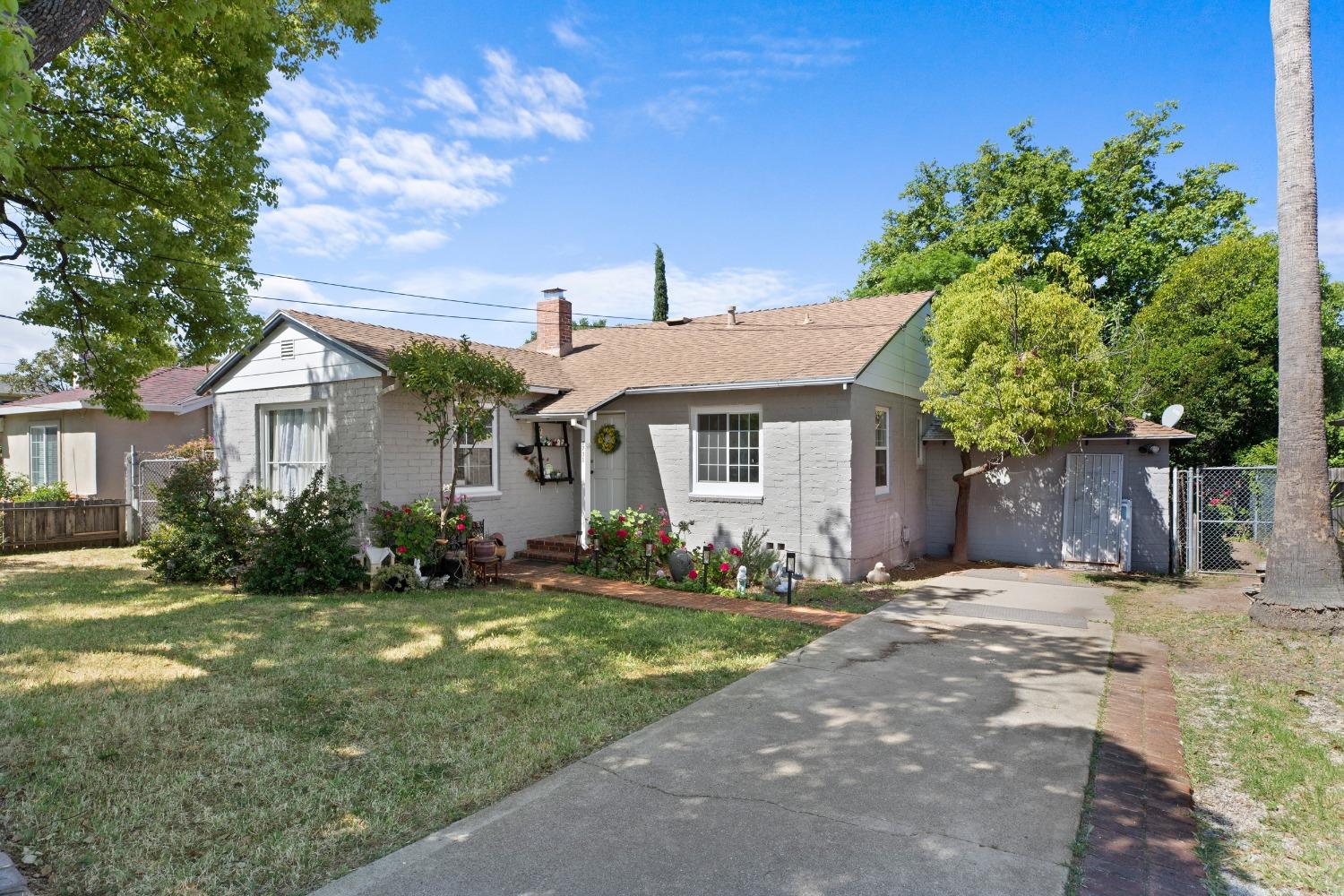 Detail Gallery Image 1 of 31 For 1731 Humphrey Dr, Concord,  CA 94519 - 3 Beds | 1 Baths