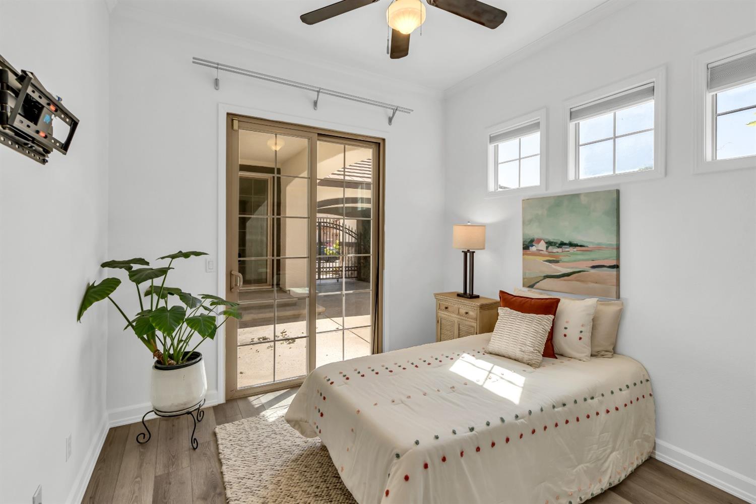 Detail Gallery Image 33 of 94 For 6600 Caprezzo Way, Elk Grove,  CA 95757 - 5 Beds | 4/1 Baths