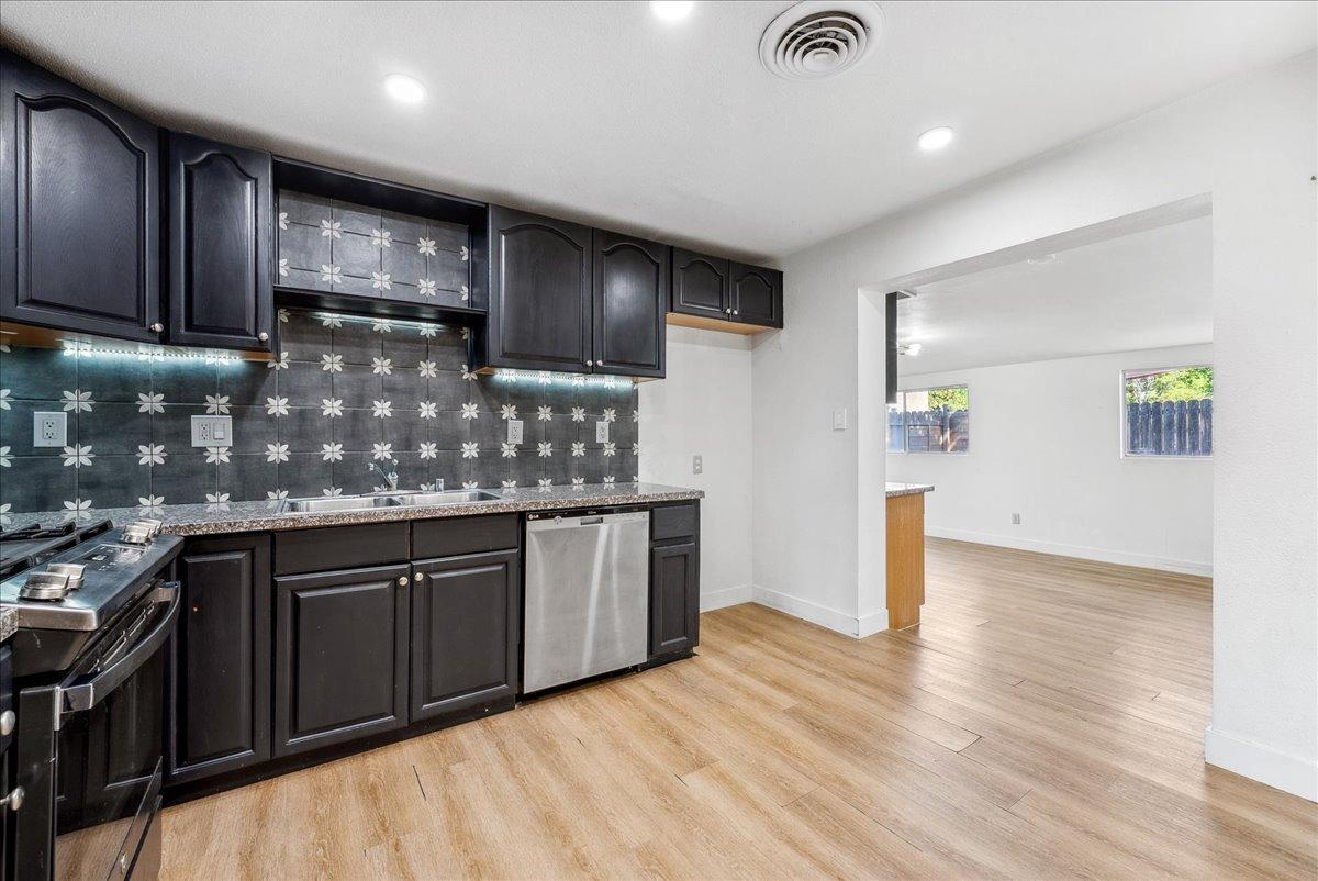 Detail Gallery Image 12 of 48 For 3845 Sunnyvale Ave, Sacramento,  CA 95821 - 4 Beds | 2 Baths
