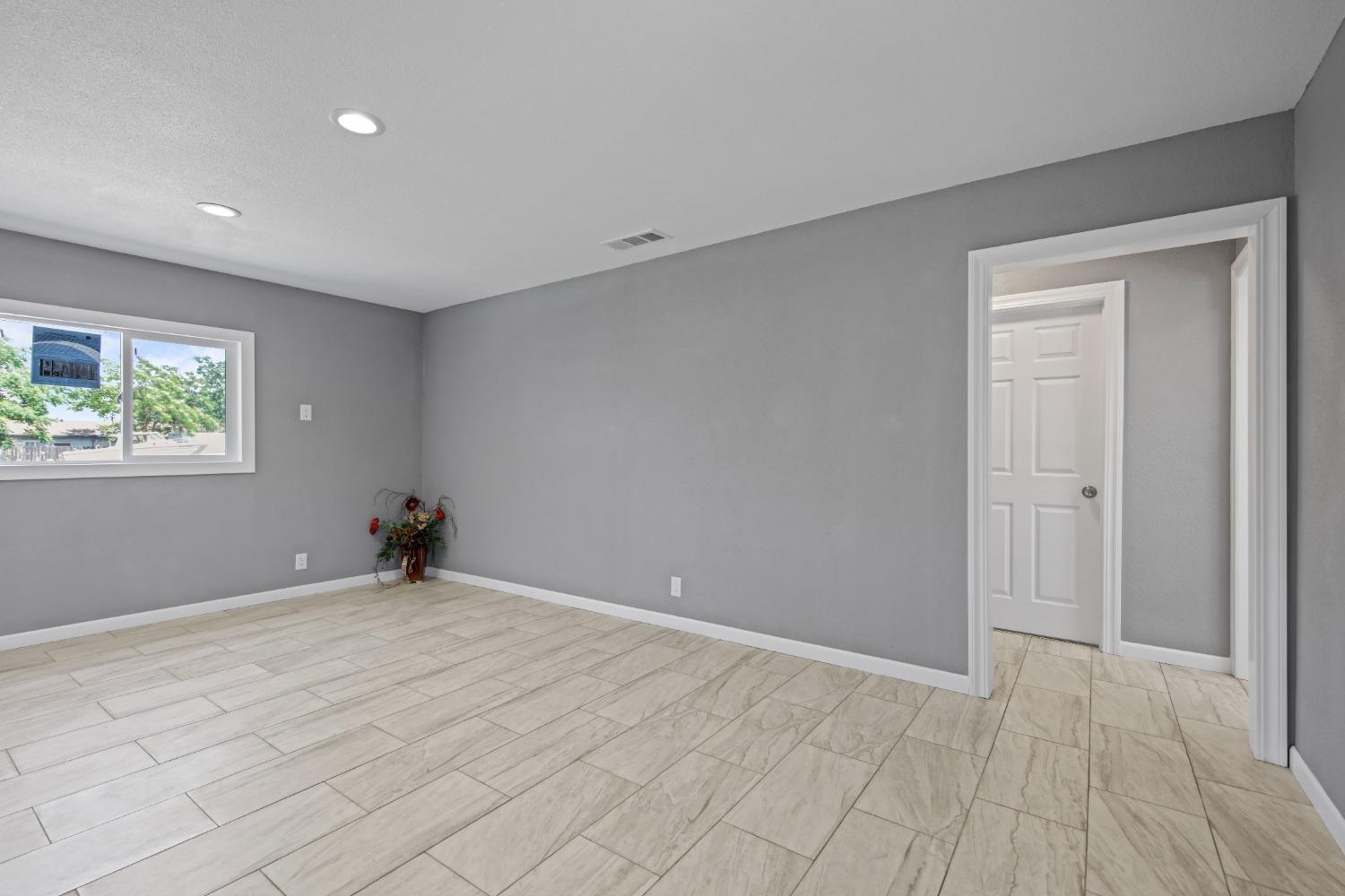 Detail Gallery Image 4 of 48 For 2310 Scribner St, Stockton,  CA 95206 - 2 Beds | 1 Baths